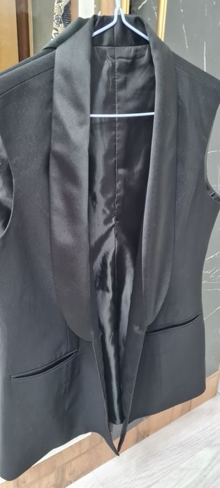 Продам вещи платья костюмы