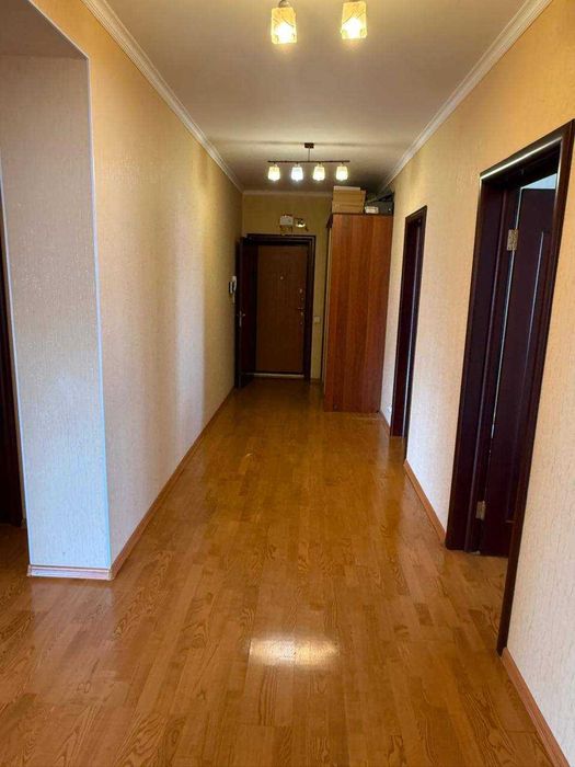 Продам 4 комнатную квартиру