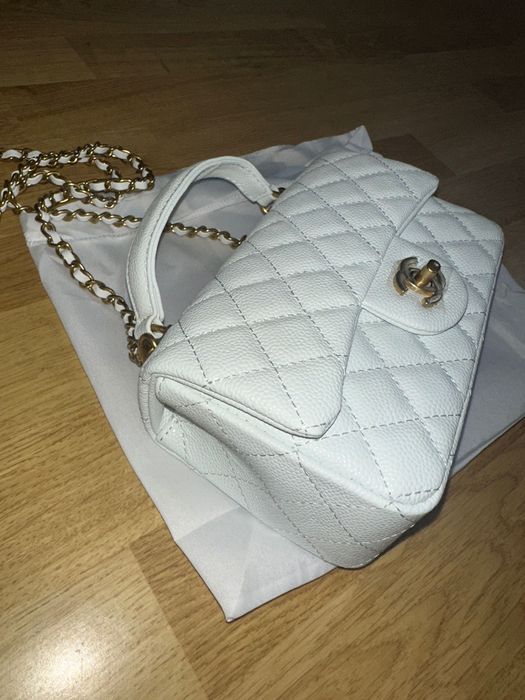 Дамска чанта в бял цвят