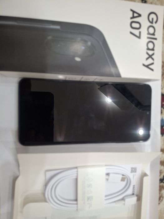 Телефон сатылады.