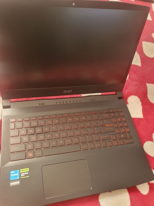 Vând laptop msi katana