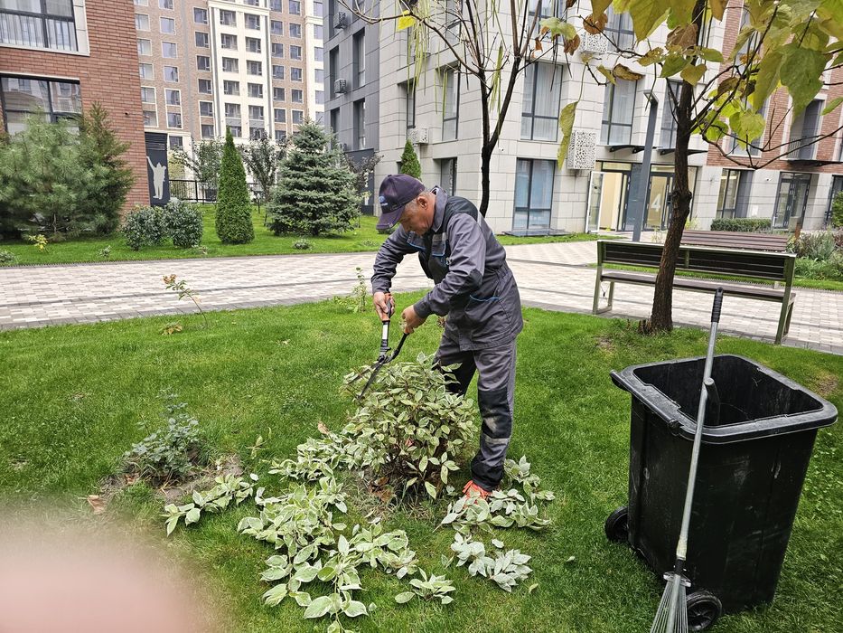 Уборка на кладбище могил. 25000.