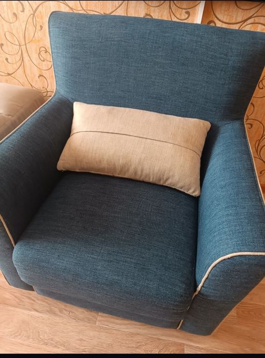 Продам кресло с подушкой