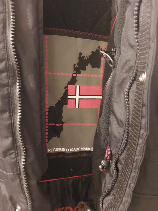 Продавам оригинално мъжко яке ХЛ