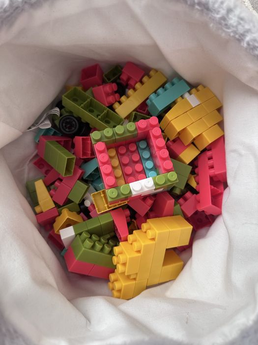 Ойыншықтар сатылады