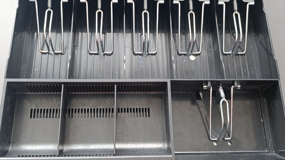 Сейф ключевой. Денежный. Срочно.