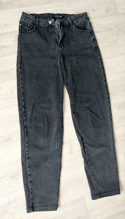 Продам женские джинсы