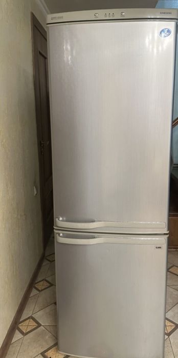 Продам Холодильник Samsung модель  RL28.