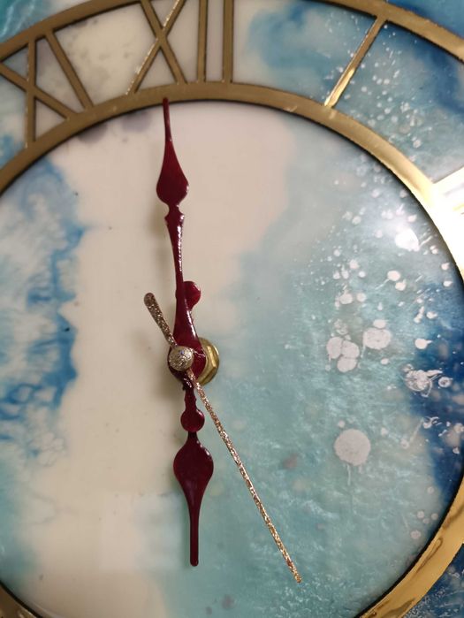 Настенные часы из эпоксидной смолы