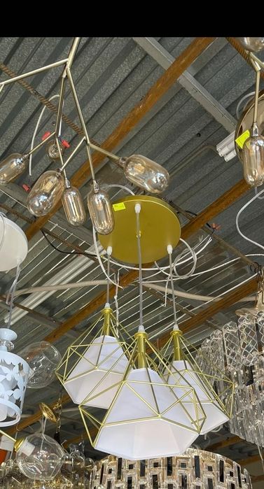 Продам 2 новые абсолютно люстры!!!