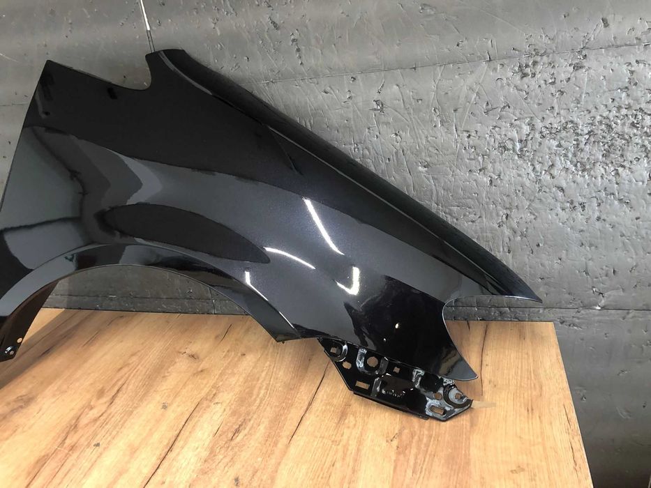 Aripa Fata Dreapta VW Touran An 2007-2011 (LC9X (Negru))