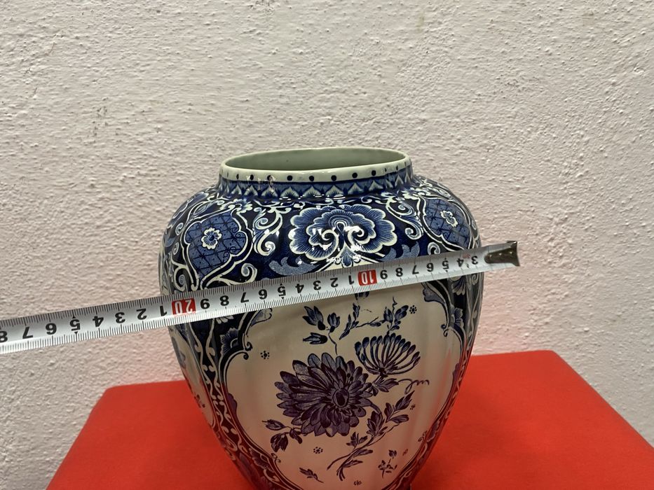 Холандска порцеланова ваза с капак на Delft