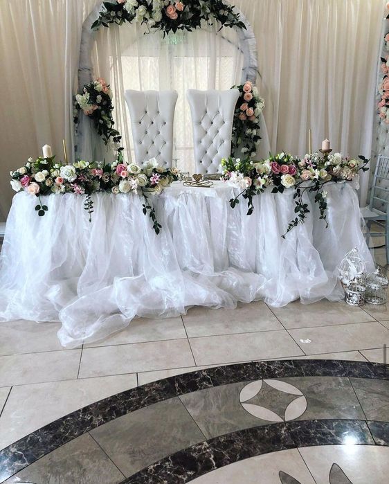 Украси под наем за вашите поводи и тържества