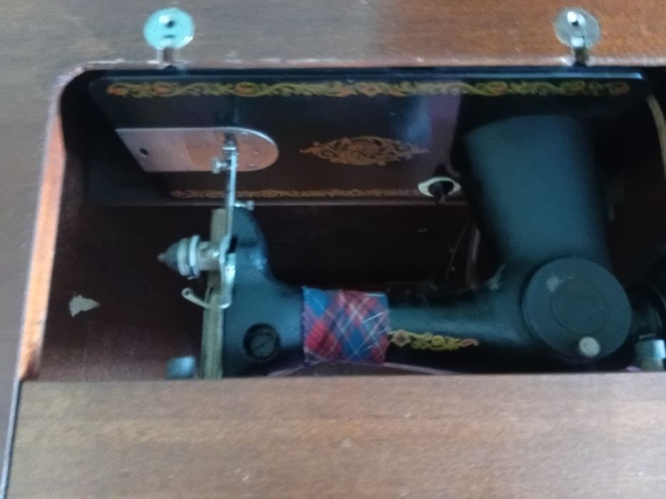 Продаётся швейная машинка и оверлок