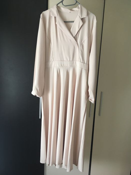 Vand Rochie superba de zi