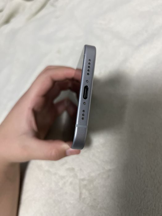 Продавам iphone 15 нов/гаранция