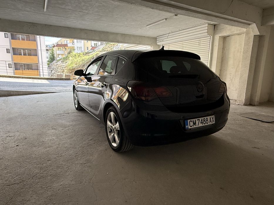 Opel Astra J 2010 година