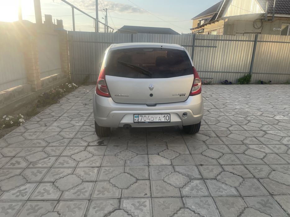 Продам рено сандеро