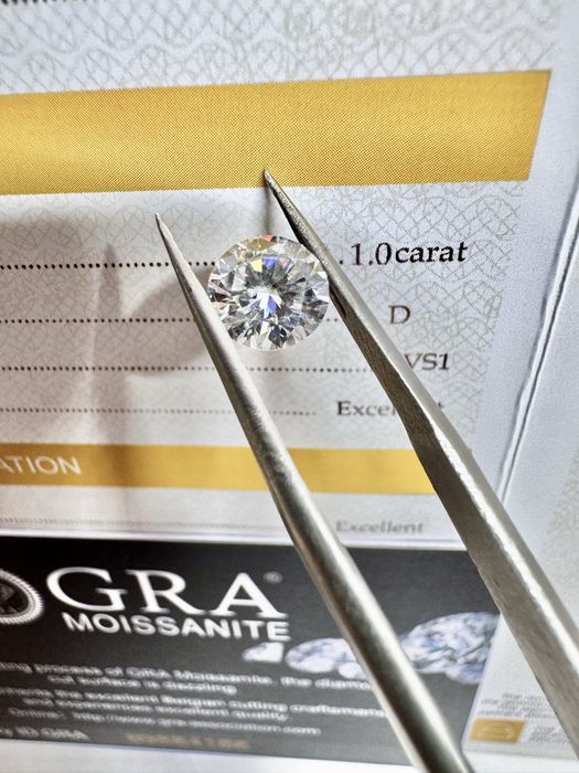 Диамант 1 карата, мойсанит, за бижу и подарък