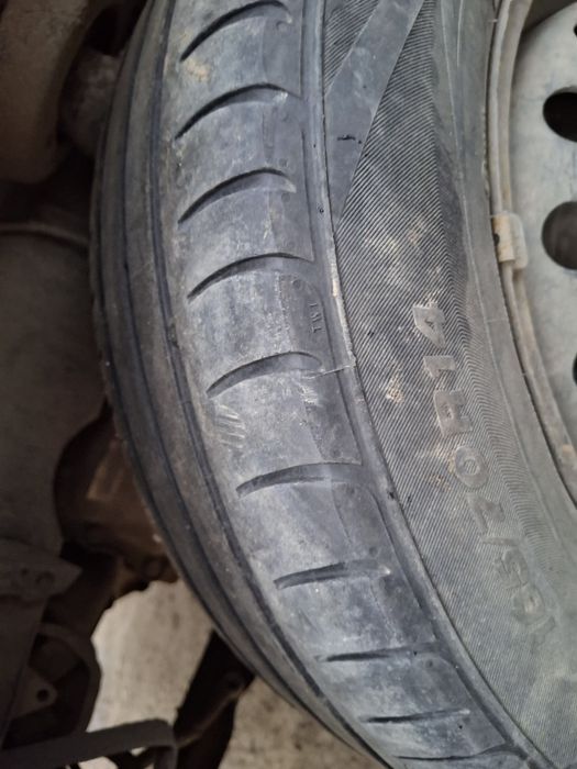 Продам 2шт летних шин срочно