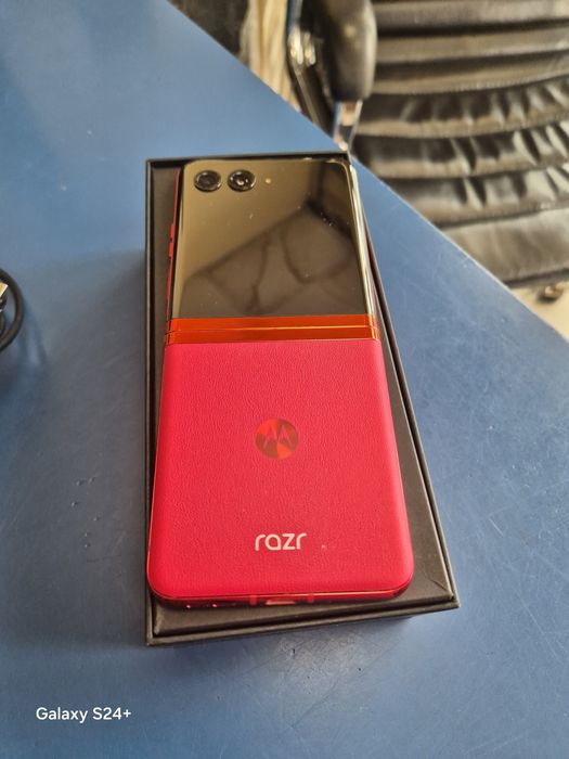 Motorola razor 40 ultra.