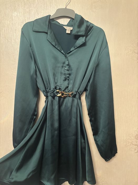 Рокля в тъмнозелено