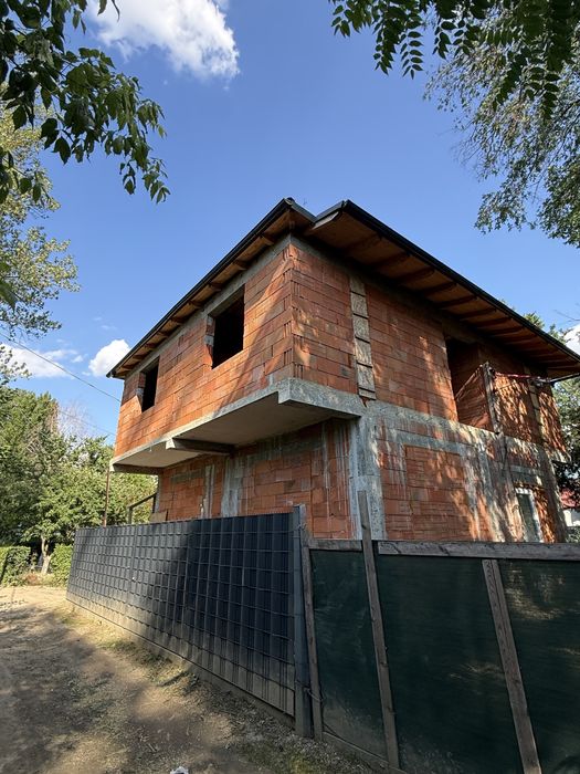Casă nouă P+1 la roșu + 1 teren lipit, total 618 mp- 3 insule