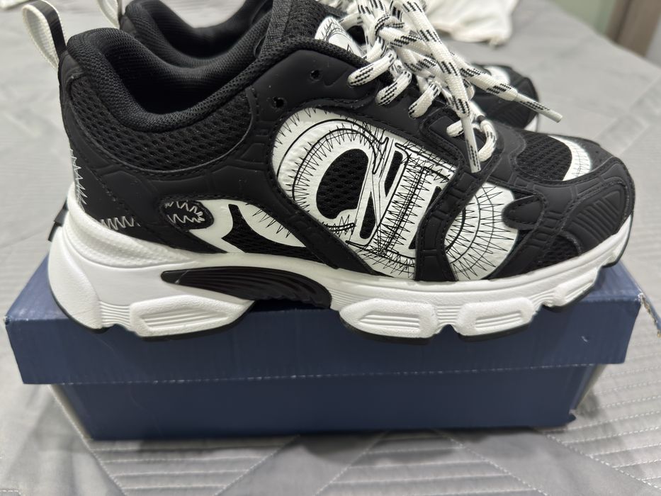 Продам кроссовки