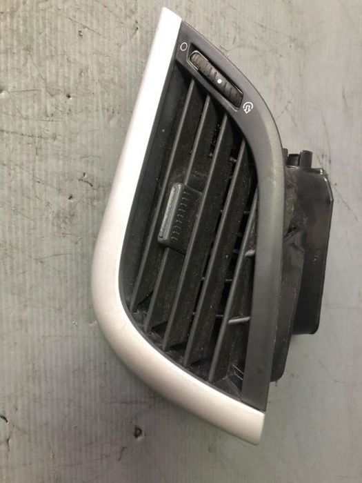 Grila bord dreapta peugeot 207  ⭐⭐⭐⭐⭐