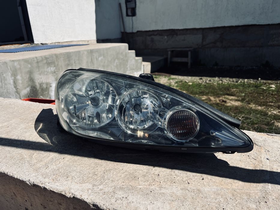 Фара передняя правая