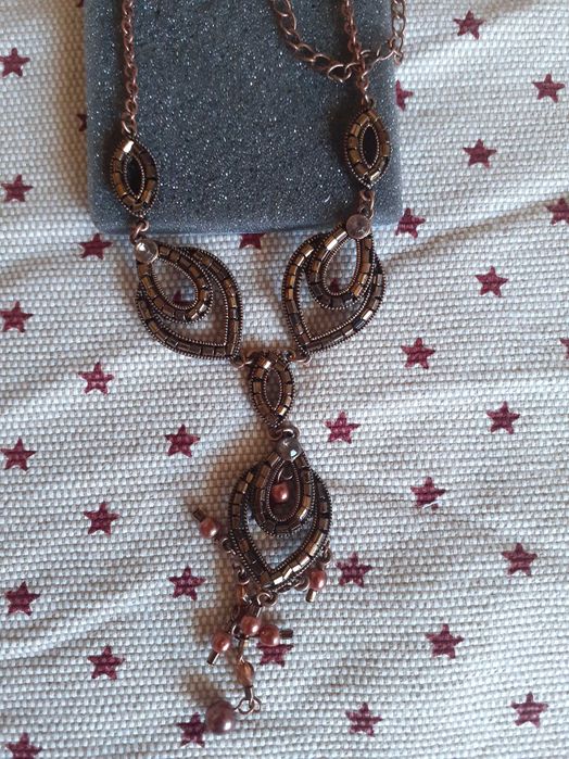 Нови комплект колие и обеци на "Avon"