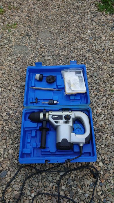 Перфоратор Kinzo 25C21 900 вата с куфар