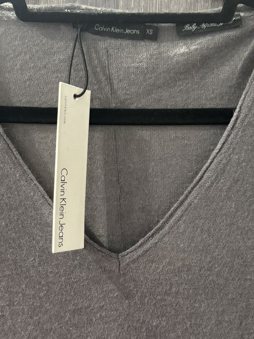 Нов дамско половерче Calvin Klein