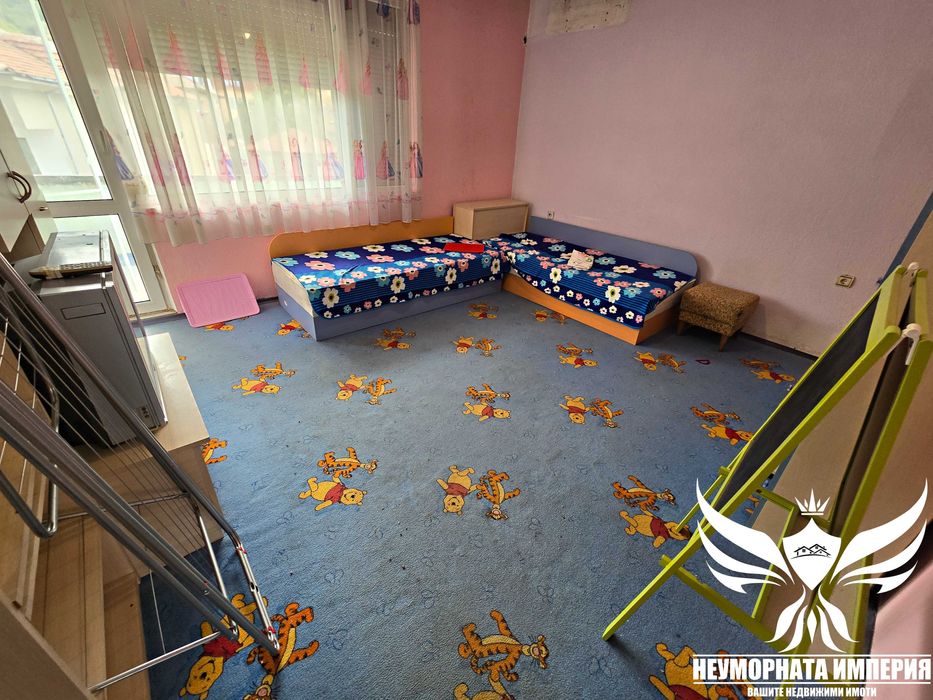 Продавам четиристаен апартамент 118кв. 3ет. гр.Асеновград, стадиона