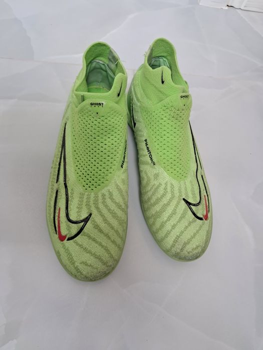 Футбольные бутсы Nike PHANTOM