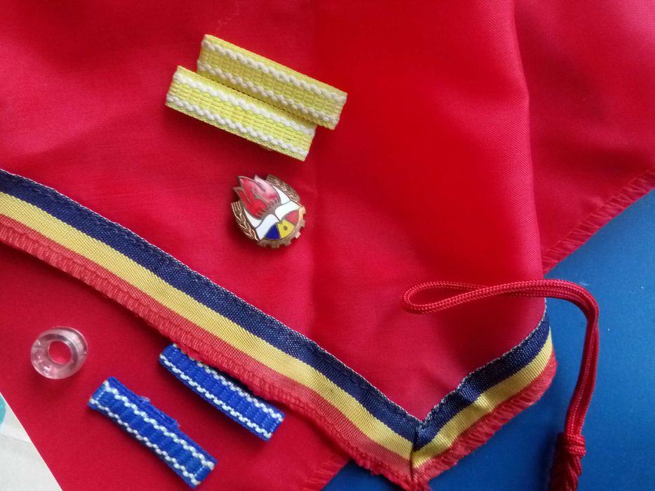 Pionier set  CRAVATA inel  ecuson trese insigna