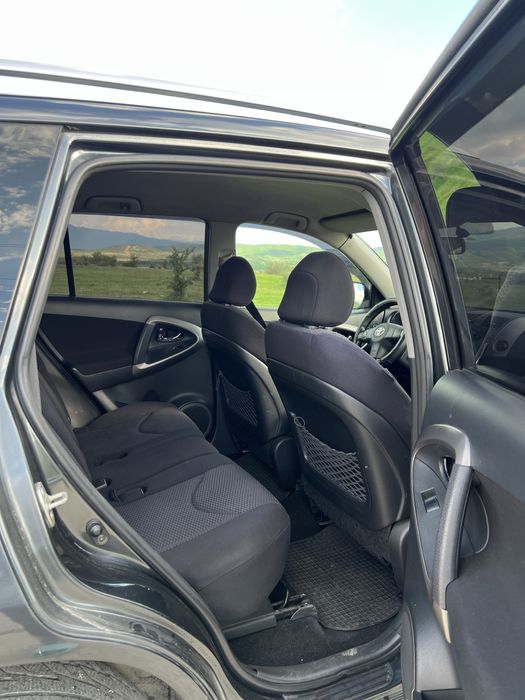 Toyota RAV4 2.0 – надежден SUV