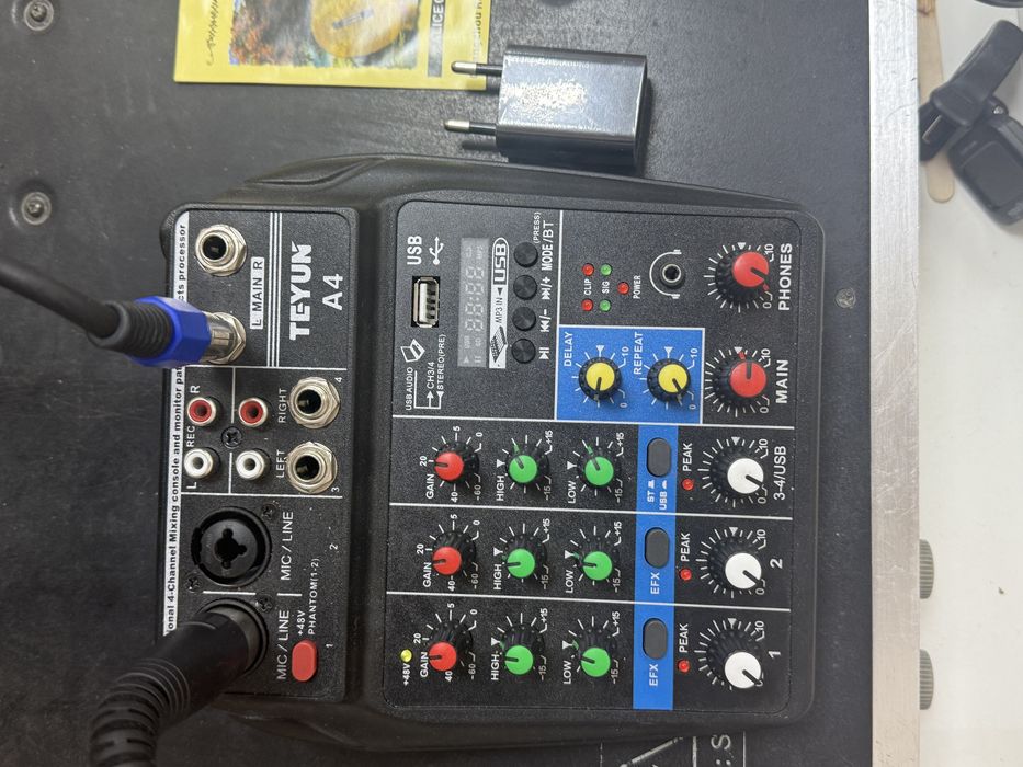 Мишкерный пульт и микрофон