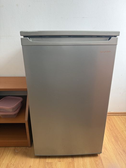 Frigider cu o usa sharp