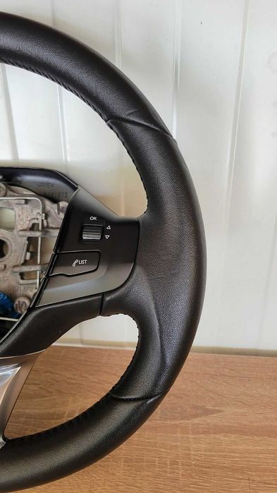 Продавам много запазен кожен волан за PEUGEOT 208 или 2008 2012 - 2019