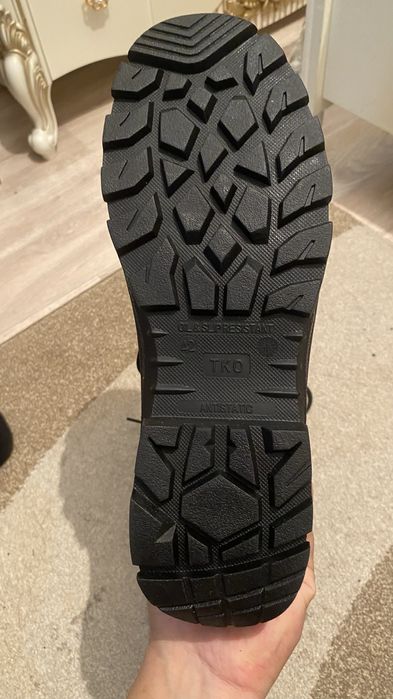 Продам берцы, бушлат