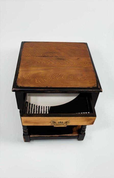 Noptieră stejar unicat – finisaj manual