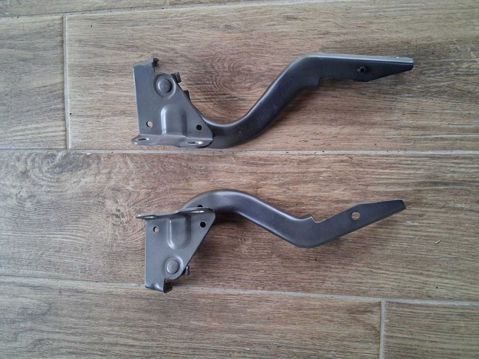 Vand: balamale, faruri led cu defect, lipsa urechi prindere, sticla si carcasa putin crapata(functional), grila distronic Toyota CHR 1,8 hibrid 2022