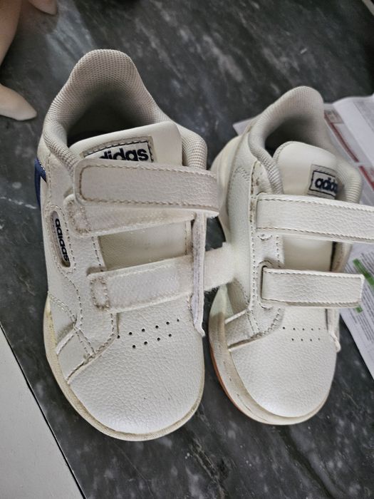 Vand adidași nr 23