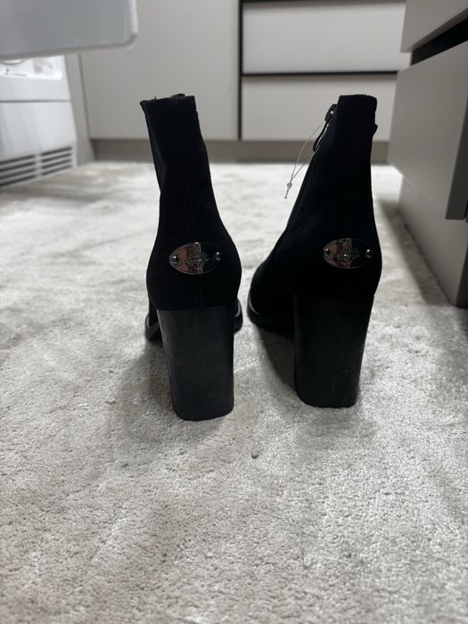 Нови удобни черни Боти