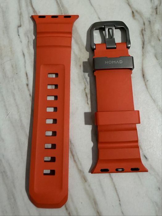 Продавам каишка за Apple Watch NOMAD Rocky Point