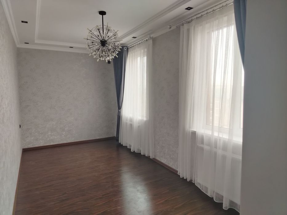 Квартира сотилади 105 кв янги гиштли дом