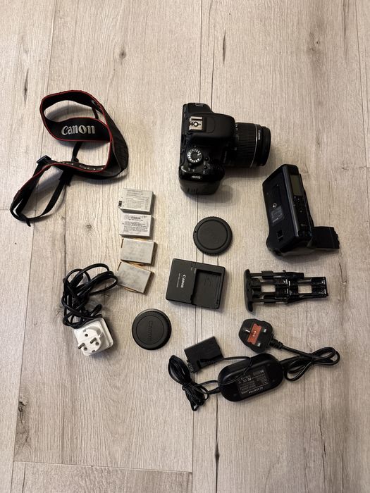 DSLR Canon EOS 600D Kit 18-55mm IS II + Battery Grip + 4 Baterii + Accesorii complet