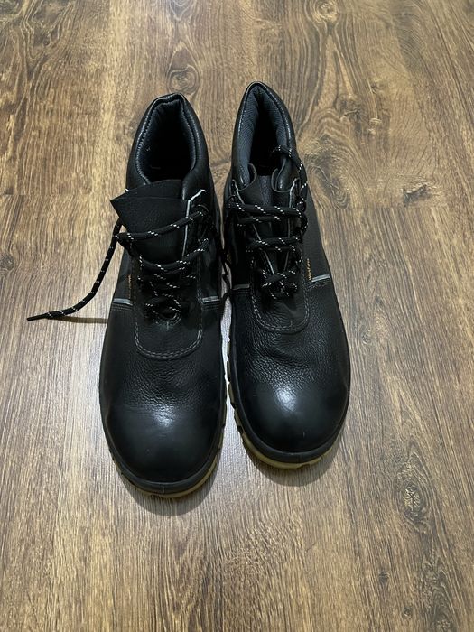 Рабочие ботинки с металлическим носком