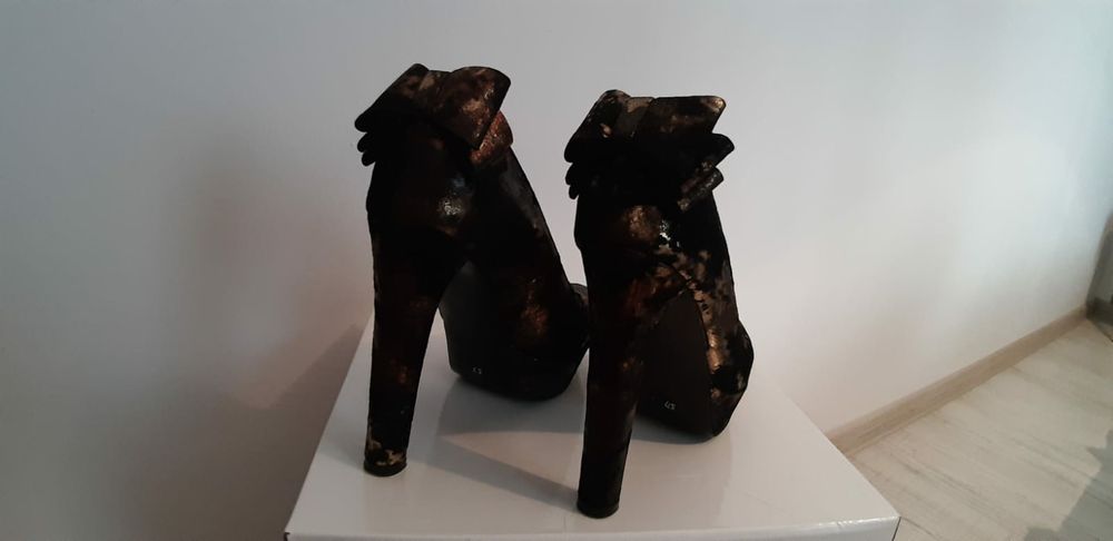 Pantofi piele funda 37